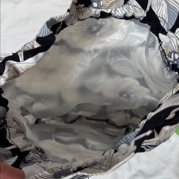 Vera Bradley Camelia Waterproof Ditty Bag. NWT. - Picture 6 of 6